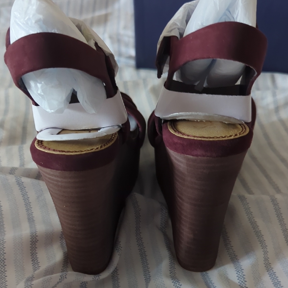Burgundy Bow Wedge Sandals — Size 7.5 (Brand New) - Picture 9 of 9